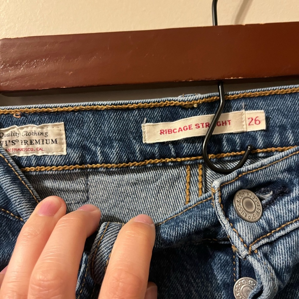 Levi’s Ribcage Jeans - Picture 3 of 5